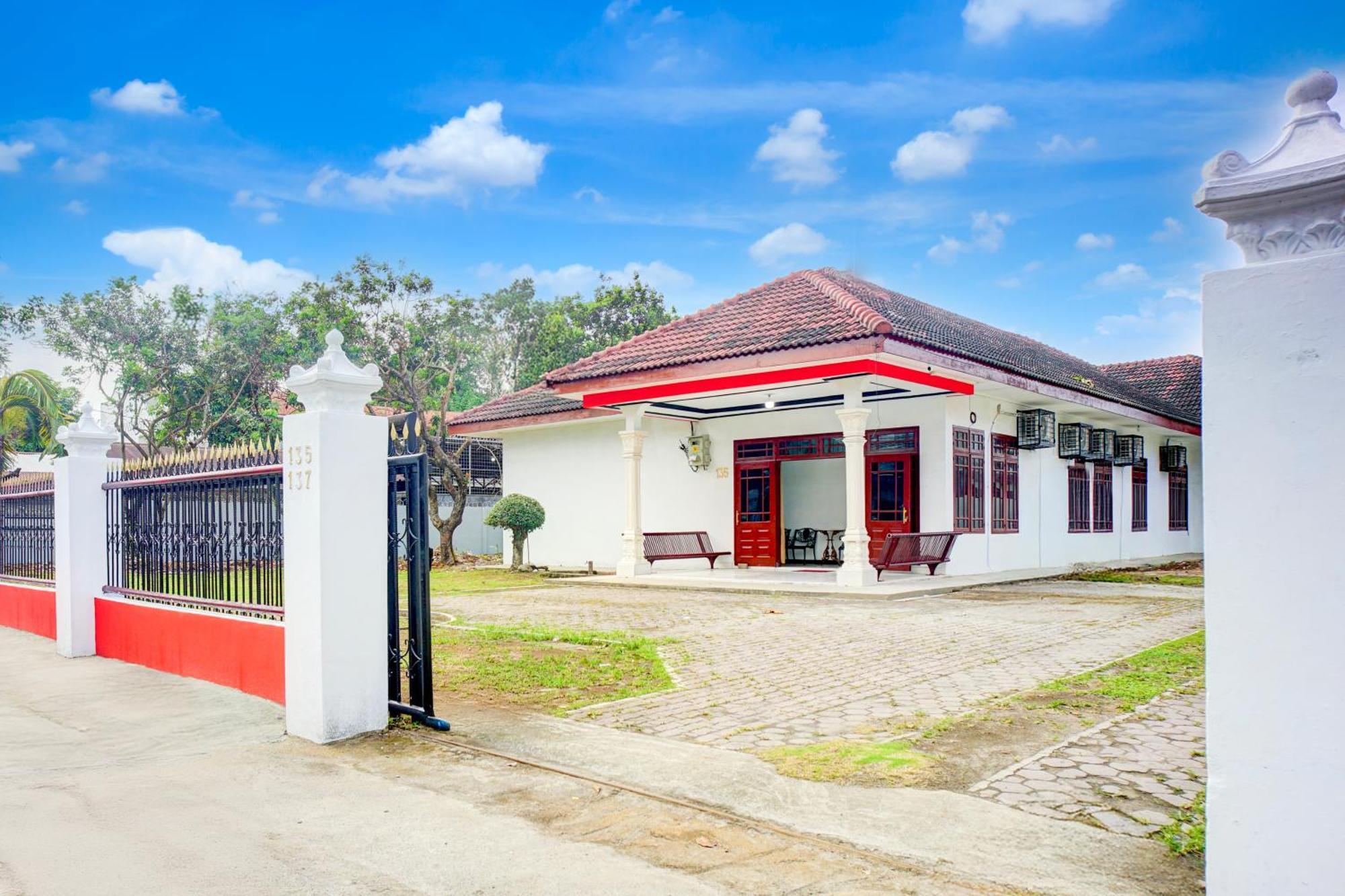 Hotel O Krakatau Near Universitas Muhammadiya Sumatra Utara Umsu Medan Bagian luar foto